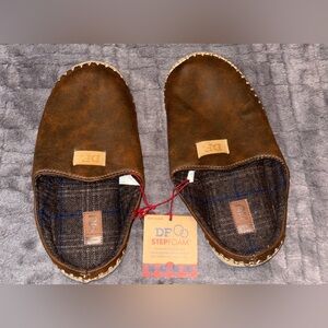 Woman’s Brown House Slippers